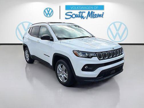 Bright White Clearcoat 2022 Jeep Compass Latitude
