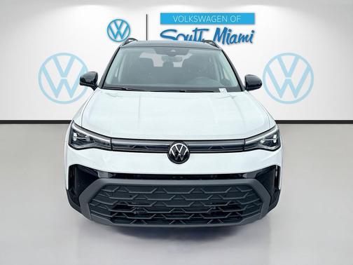 Pure White w/Deep Black Roof 2026 Volkswagen Taos SE Black