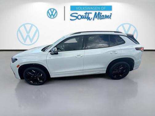White Pearl 2026 Volkswagen Tiguan 2.0T SE R-Line Black