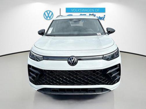 2025 Volkswagen Tiguan 2.0T SE R-Line Black