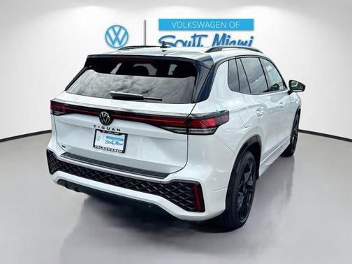 2025 Volkswagen Tiguan 2.0T SE R-Line Black