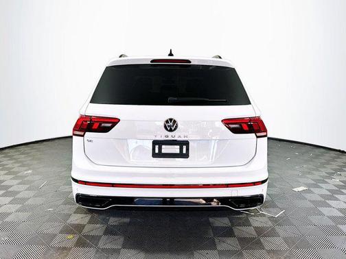 2022 Volkswagen Tiguan 2.0T SE R-Line Black