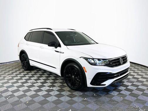 2022 Volkswagen Tiguan 2.0T SE R-Line Black