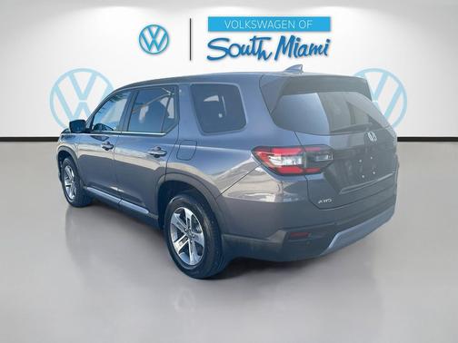 Modern Steel Metallic 2025 Honda Pilot
