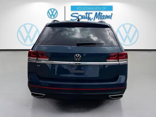 Platinum Gray Metallic 2022 Volkswagen Atlas 2.0T SE