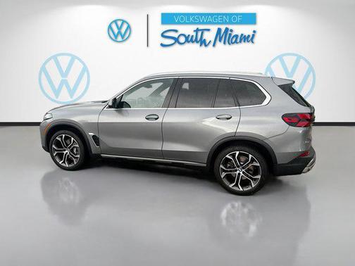 Skyscraper Grey Metallic 2024 BMW X5 sDrive40i