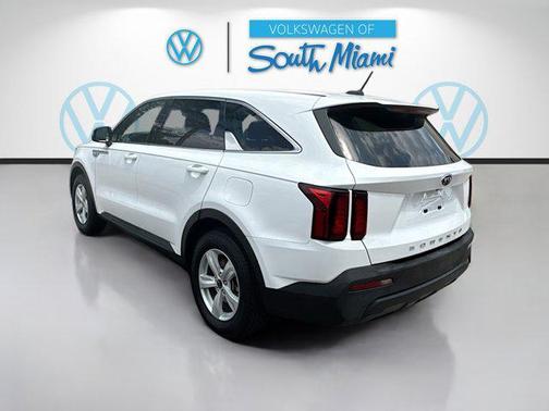 Glacial White Pearl 2021 Kia Sorento LX