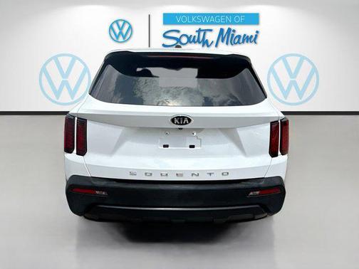 Glacial White Pearl 2021 Kia Sorento LX