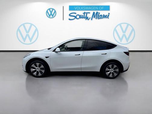 Pearl White Multi-Coat 2022 Tesla Model Y Long Range Dual Motor All-Wheel Drive