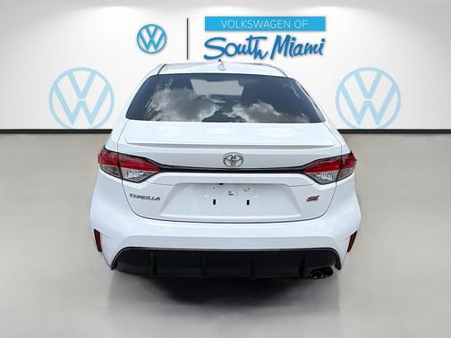 Ice Cap 2023 Toyota Corolla SE