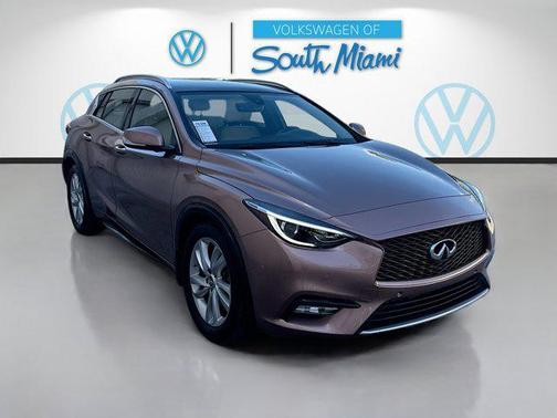 2017 INFINITI QX30 Premium