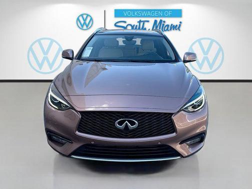 2017 INFINITI QX30 Premium