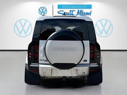 2020 Land Rover Defender 110 SE