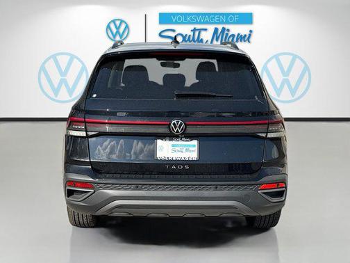 2026 Volkswagen Taos SE Black