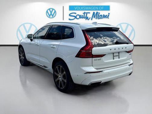 Crystal White Pearl 2019 Volvo XC60 Recharge Plug-In Hybrid T8 Inscription