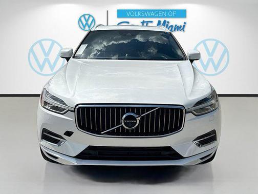 Crystal White Pearl 2019 Volvo XC60 Recharge Plug-In Hybrid T8 Inscription
