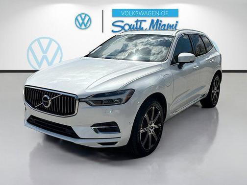 Crystal White Pearl 2019 Volvo XC60 Recharge Plug-In Hybrid T8 Inscription