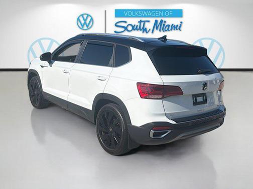 White 2024 Volkswagen Taos 1.5T SE