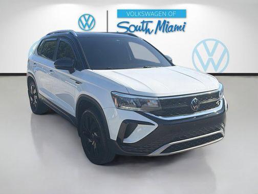 White 2024 Volkswagen Taos 1.5T SE
