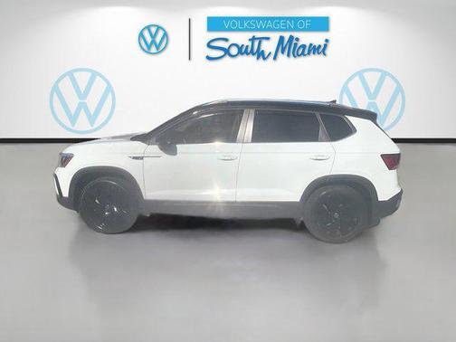 White 2024 Volkswagen Taos 1.5T SE