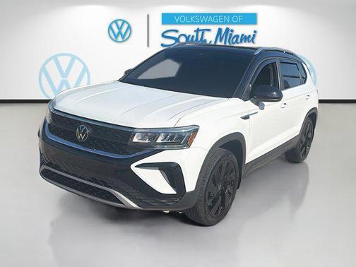 White 2024 Volkswagen Taos 1.5T SE