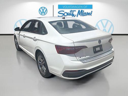 Opal White Pearl 2023 Volkswagen Jetta 1.5T SE