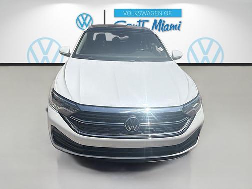 Opal White Pearl 2023 Volkswagen Jetta 1.5T SE