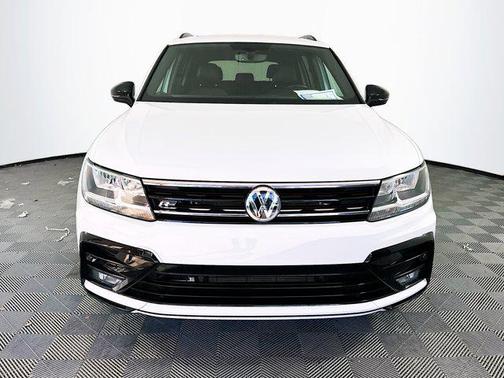 Pure White 2021 Volkswagen Tiguan 2.0T SE R-Line Black
