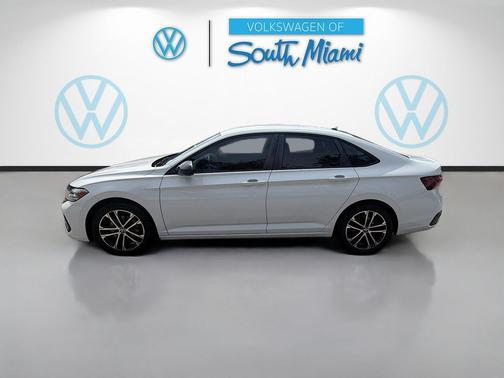 Pure White 2022 Volkswagen Jetta 1.5T Sport