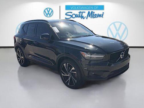 2022 Volvo XC40 T5 R-Design