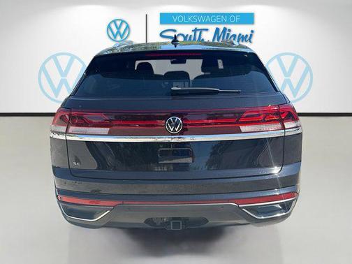 Deep Black 2024 Volkswagen Atlas Cross Sport 2.0T SE w/Technology