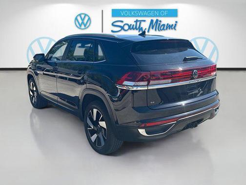 Deep Black 2024 Volkswagen Atlas Cross Sport 2.0T SE w/Technology