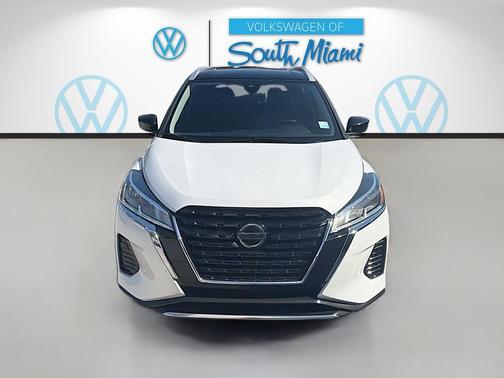 Aspen White/Super Black 2021 Nissan Kicks SV