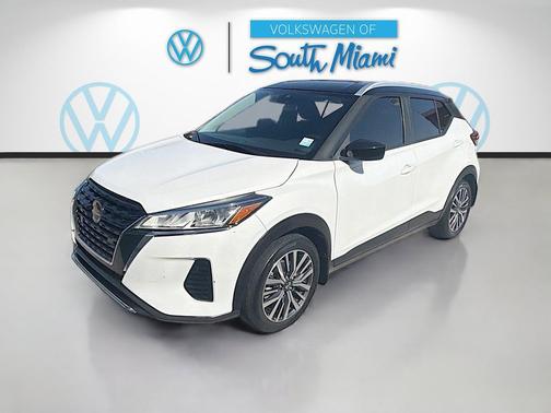 Aspen White/Super Black 2021 Nissan Kicks SV