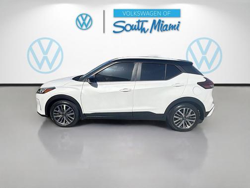 Aspen White/Super Black 2021 Nissan Kicks SV