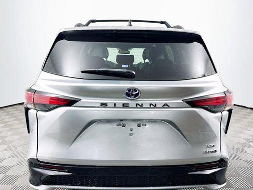 2022 Toyota Sienna XSE 7 Passenger