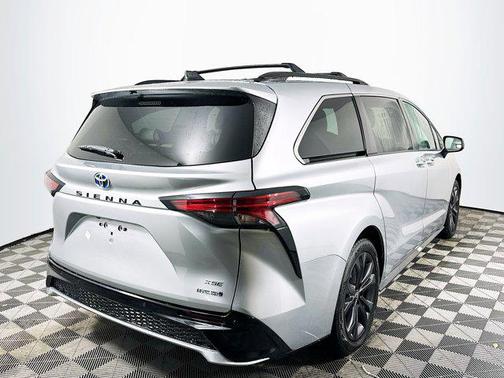 2022 Toyota Sienna XSE 7 Passenger