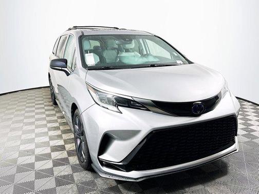 2022 Toyota Sienna XSE 7 Passenger