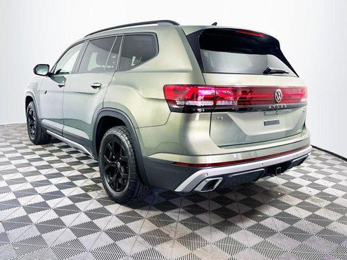 2024 Volkswagen Atlas 2.0T SE w/Technology 4MOTION