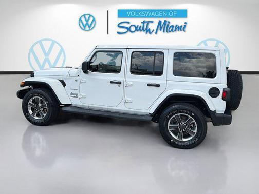 Bright White Clearcoat 2019 Jeep Wrangler Unlimited Sahara