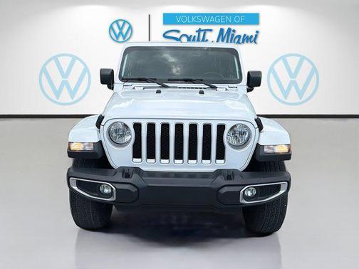Bright White Clearcoat 2019 Jeep Wrangler Unlimited Sahara