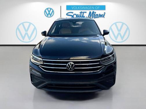 Deep Black 2024 Volkswagen Tiguan 2.0T SE