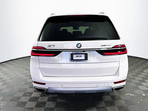 2023 BMW X7 xDrive40i