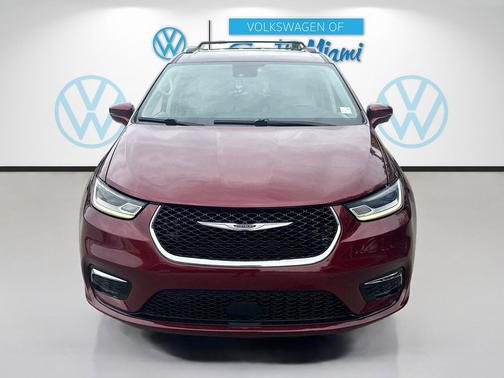 Velvet Red Pearlcoat 2021 Chrysler Pacifica Touring L