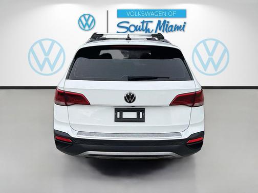 Pure White 2022 Volkswagen Taos 1.5T S