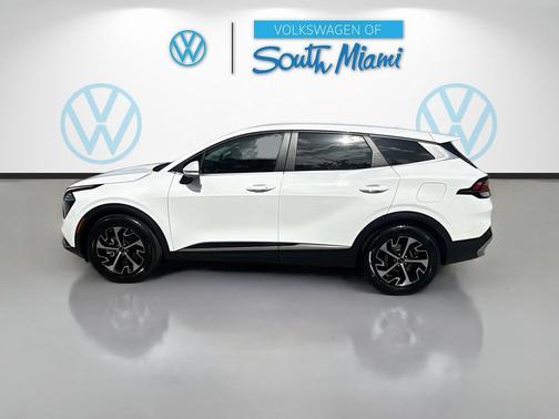 Glacial White Pearl 2024 Kia Sportage EX