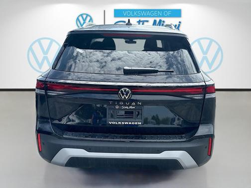 Deep Black 2026 Volkswagen Tiguan 2.0T S