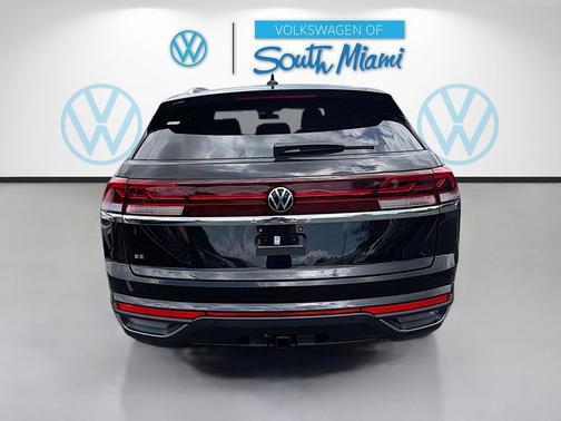 deep black pearl 2026 Volkswagen Atlas Cross Sport 2.0T SE w/Technology