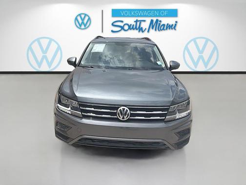Platinum Gray Metallic 2018 Volkswagen Tiguan 2.0T SE