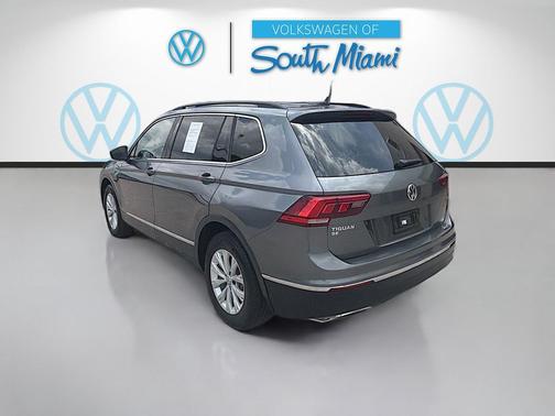 Platinum Gray Metallic 2018 Volkswagen Tiguan 2.0T SE